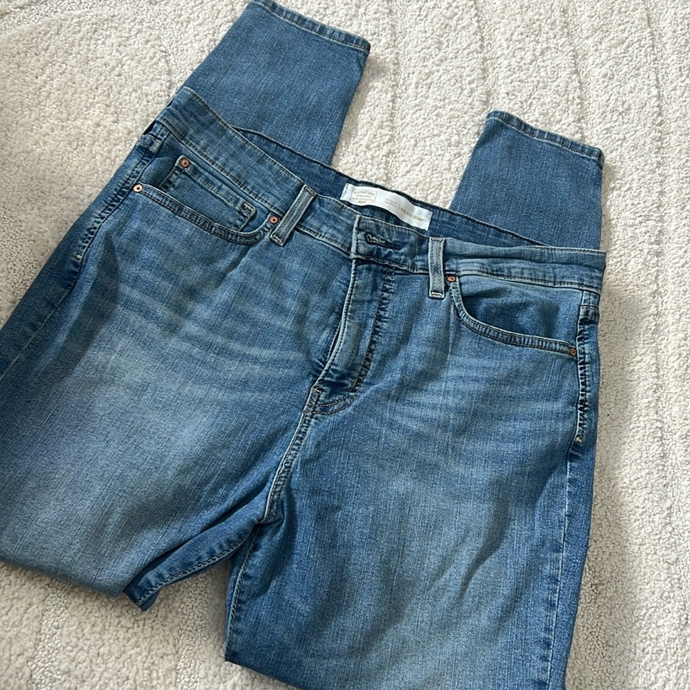Levi’s total shaping high-rise skinny jeans W31 L28